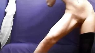 Худая путана мастурбирует киску MissyAddict