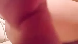 Грудастая куколка ласкает бритую пизду phoenixgirl