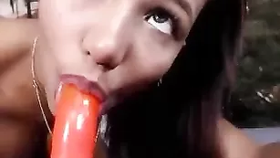 Сисястая латинка SensualLorent выебала пизду