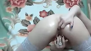 Мокрая дамочка трахает задницу Sexy_AngelX