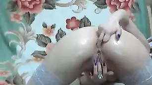 Мокрая дамочка трахает задницу Sexy_AngelX