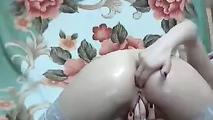 Мокрая дамочка трахает задницу Sexy_AngelX