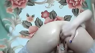 Мокрая дамочка трахает задницу Sexy_AngelX