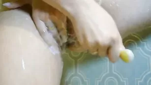 Русская сучка zlatoslava9_9 развлекается в душе