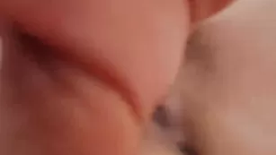 Рыжуля с аппетитной попой JuliaCherry трахает очко