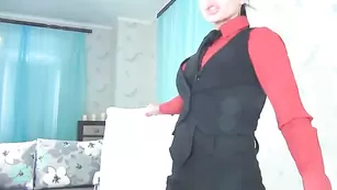 Деловая штучка DonnaKarina шалит с фаллосом