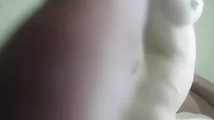 Шалунья в чулках трахает пизду Cindyrela