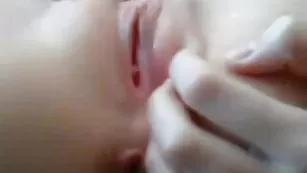 Горячая сучка yana6050 трахает себя пальчиками