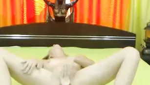 Рыженькая крошка sexyginger3 мастурбирует пизду