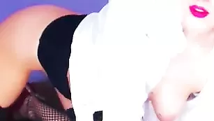 Блонда в чулках SinfulSophie выебала очко