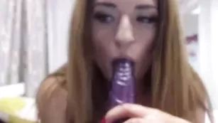 Грудастая кокетка Ameliya отсасывает страпон