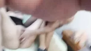 Чувак мастурбирует пизду брюнетки AlishaAndJack