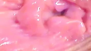 Худая шлендра трахает киску пальчиками Amanda_Wild