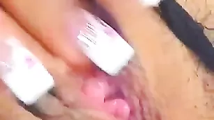 Худая шлендра трахает киску пальчиками Amanda_Wild