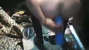 Старушка в очках трахает пизду и кончает elizaboy