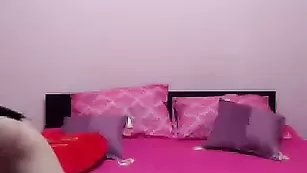 Худая шлендра brazyl дрочит киску фаллосом