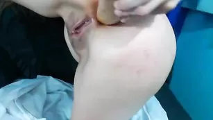 Ненасытная шлендра жестко трахает задницу Izury