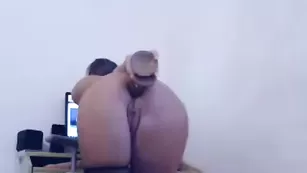 Распутная соска Ginge_4you трахает оба отверстия