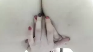 Похотливая крошка Cindyrela трахает очко