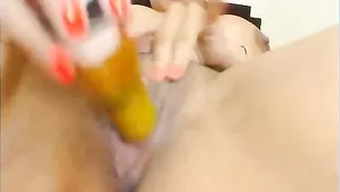 Грудастая латинка xSofiaxxx трахает пизду