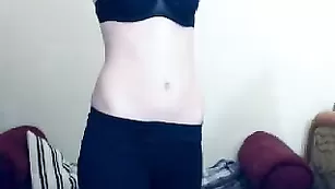 Акробатка Chloey с большими сиськами э