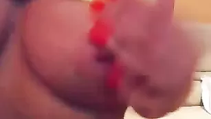 Грудастая стерва tittsbaby поимела анус