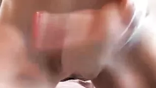 Голая путана DettyBlondie мастурбирует пизду