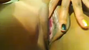 Грудастая негритянка dulcemoon мастурбирует киску