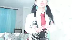 Сексуальная школьница DonnaKarina в униформе