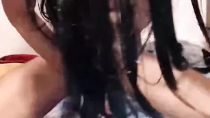 Гей в парике ASSHOLESLUT трахает очко и кончает