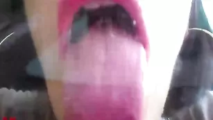 Сексуальная леди ReginaNoir посылает поцелуи