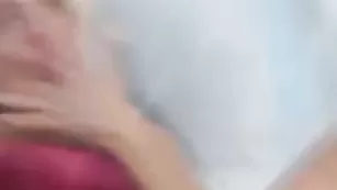 Похотливая nylonqueen сует трусики в ротик