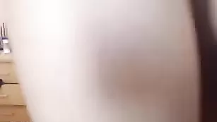 Грудастая краля HotDream выебала задницу