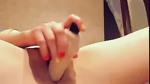 Грудастая пассия phoenixgirl трахает пизду