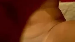 Красивая сучка phoenixgirl трахает очко