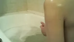 Шалава milla2013 с фаллосом в пизде