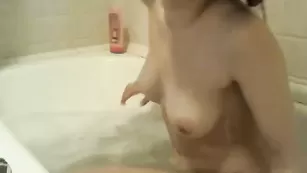 Шалава milla2013 с фаллосом в пизде