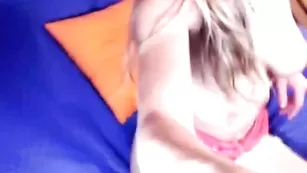 Конфетка PervertBeauty с пальцами в пизденке