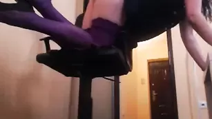 Красотка ReallyHotOne танцует стриптиз