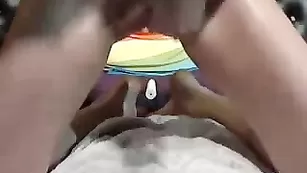 Мокрая дамочка BeckySprings эротично сквиртит