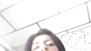 Грудастая латинка NickySummer трахает киску