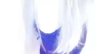 Жопастенькая arielle1 позирует перед камерой