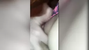 Озабоченная леди vaneskaxxx трахает письку