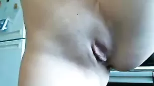 girlhotmy Играю с дилдо на кухне