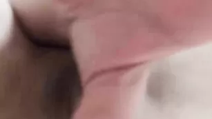 Горячая штучка ypokucekca мастурбирует пизду