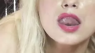 SandraTay Знойная Сандра и ее горячий сексуальный язычок