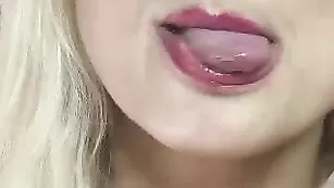 SandraTay Знойная Сандра и ее горячий сексуальный язычок