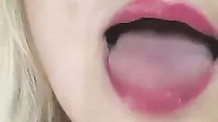 SandraTay Знойная Сандра и ее горячий сексуальный язычок