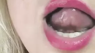 SandraTay Знойная Сандра и ее горячий сексуальный язычок