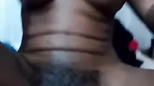 black_cherry Раздеваюсь, чтобы показать тебе свою пушистую сочную киску